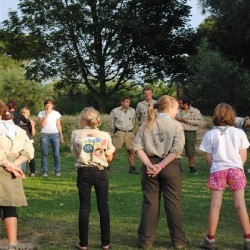 Uitladen Materiaal  46 - Scouts en Gidsen Zaventem 